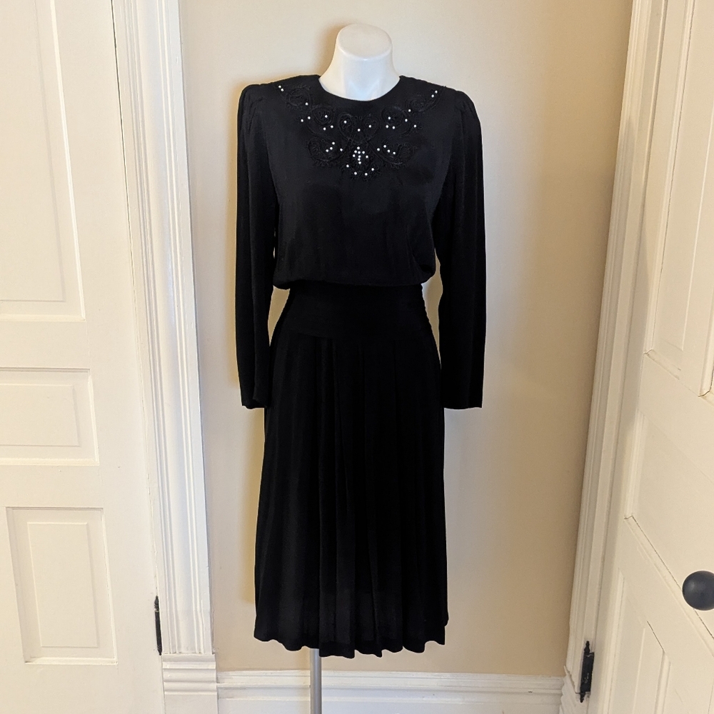 Vintage Karin Stevens Petite black dress with pearl accents size 6 P